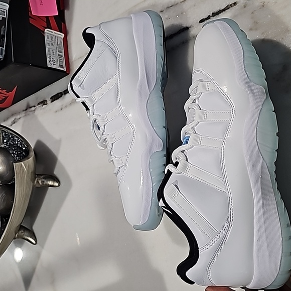 Air Jordan 11 Retro Low - Picture 8 of 9